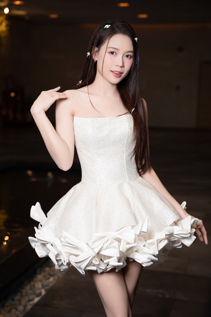 Sam khoe dáng "nuột", trở lại showbiz- Ảnh 2. Sam khoe dáng "nuột", trở lại showbiz- Ảnh 2.