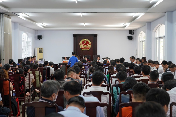 Xét xử 7 cựu thanh tra giao thông: Chung chi thì mới yên ổn làm ăn- Ảnh 1. Xét xử 7 cựu thanh tra giao thông: Chung chi thì mới yên ổn làm ăn- Ảnh 1.