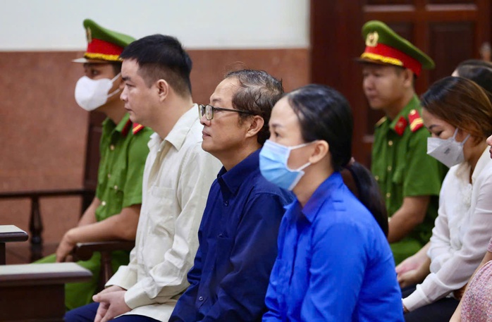 Hai cựu lãnh đạo Bệnh viện TP Thủ Đức được giảm nhiều năm tù- Ảnh 1.