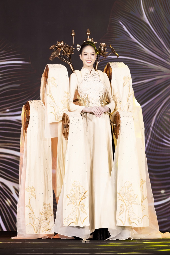Vừa nhận lời tỏ tình, á hậu Bùi Khánh Linh đi thi quốc tế- Ảnh 2. Vừa nhận lời tỏ tình, á hậu Bùi Khánh Linh đi thi quốc tế- Ảnh 2.
