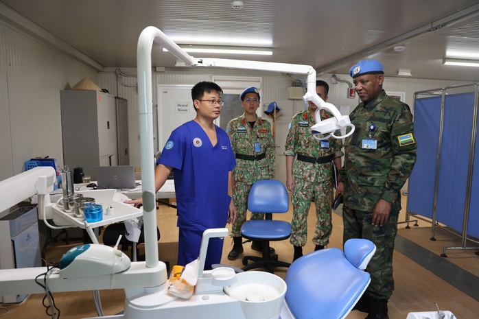 Bệnh viện dã chiến cấp cứu, vận chuyển hàng không ca bệnh phức tạp tại Nam Sudan- Ảnh 1.