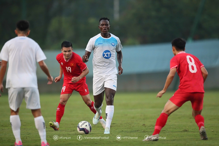 Sao trẻ lập công giúp tuyển Việt Nam thắng ĐKVĐ V-League- Ảnh 1. Sao trẻ lập công giúp tuyển Việt Nam thắng ĐKVĐ V-League- Ảnh 1.