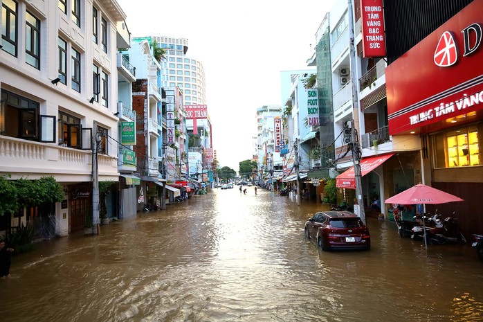 Mưa và triều cường ở ĐBSCL đang diễn biến thế nào? - Ảnh 1. Mưa và triều cường ở ĐBSCL đang diễn biến thế nào? - Ảnh 1.