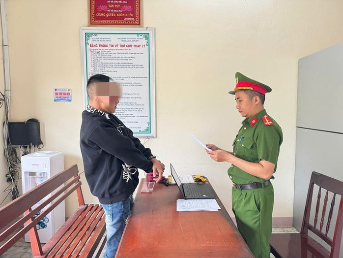 Nam thanh niên 26 tuổi nhiều lần quan hệ tình dục với 2 chị em sinh đôi 15 tuổi- Ảnh 1. Nam thanh niên 26 tuổi nhiều lần quan hệ tình dục với 2 chị em sinh đôi 15 tuổi- Ảnh 1.