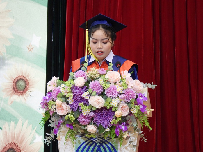 Tân dược sĩ đến từ Lào xúc động nói về Trường ĐH Cửu Long- Ảnh 2. Tân dược sĩ đến từ Lào xúc động nói về Trường ĐH Cửu Long- Ảnh 2.