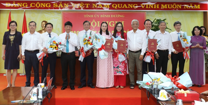 Điều động, bổ nhiệm nhiều cán bộ chủ chốt ở Bình Dương- Ảnh 1. Điều động, bổ nhiệm nhiều cán bộ chủ chốt ở Bình Dương- Ảnh 1.