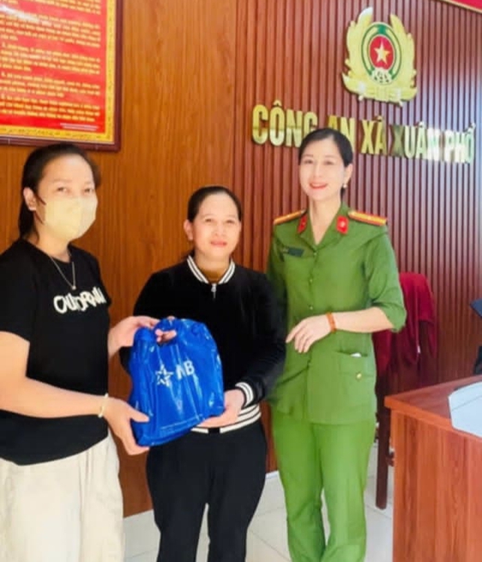 Hành động đẹp của người phụ nữ bỗng dưng nhận được 300 triệu đồng- Ảnh 1. Hành động đẹp của người phụ nữ bỗng dưng nhận được 300 triệu đồng- Ảnh 1.
