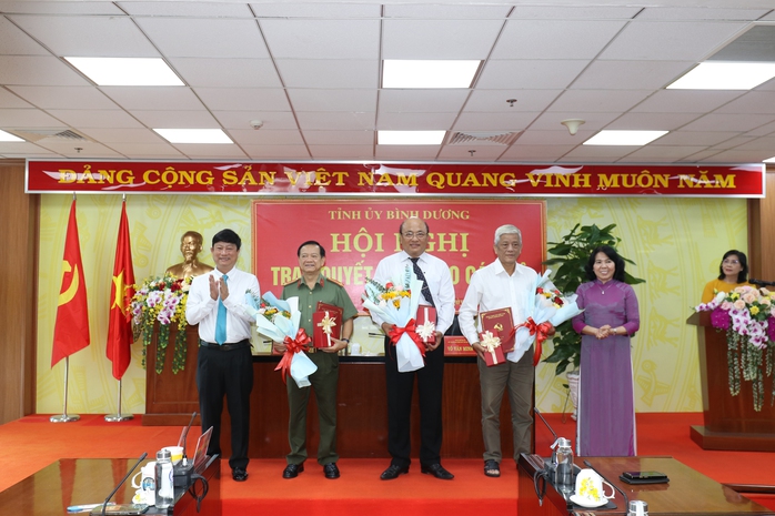 Điều động, bổ nhiệm nhiều cán bộ chủ chốt ở Bình Dương- Ảnh 2. Điều động, bổ nhiệm nhiều cán bộ chủ chốt ở Bình Dương- Ảnh 2.