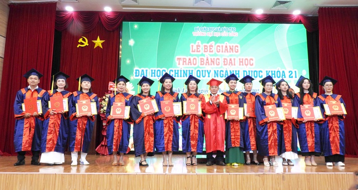 Tân dược sĩ đến từ Lào xúc động nói về Trường ĐH Cửu Long- Ảnh 5. Tân dược sĩ đến từ Lào xúc động nói về Trường ĐH Cửu Long- Ảnh 5.