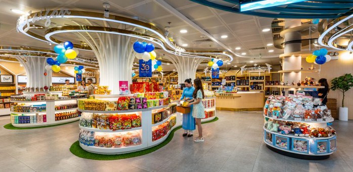 Khách bay quốc tế nhộn nhịp, công ty của tỉ phú Johnathan Hạnh Nguyễn kiếm bộn tiền - Ảnh 2. Khách bay quốc tế nhộn nhịp, công ty của tỉ phú Johnathan Hạnh Nguyễn kiếm bộn tiền - Ảnh 2.