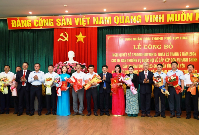 Công bố Nghị quyết của Quốc hội sắp xếp lại các xã, phường ở TP Tuy Hòa- Ảnh 2. Công bố Nghị quyết của Quốc hội sắp xếp lại các xã, phường ở TP Tuy Hòa- Ảnh 2.