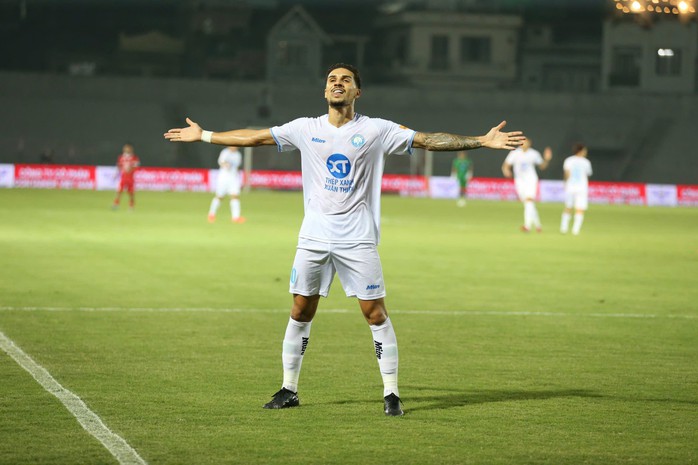 Hendrio nói gì khi giúp ĐKVĐ V-League thắng Hải Phòng?- Ảnh 2. Hendrio nói gì khi giúp ĐKVĐ V-League thắng Hải Phòng?- Ảnh 2.