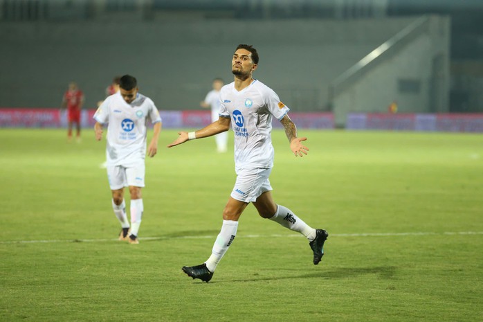 Hendrio nói gì khi giúp ĐKVĐ V-League thắng Hải Phòng?- Ảnh 5. Hendrio nói gì khi giúp ĐKVĐ V-League thắng Hải Phòng?- Ảnh 5.