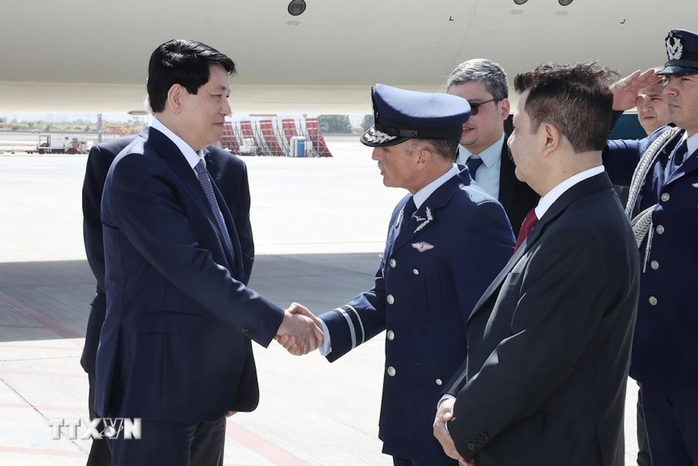 Chủ tịch nước Lương Cường đến Santiago, bắt đầu chuyến thăm Chile- Ảnh 5. Chủ tịch nước Lương Cường đến Santiago, bắt đầu chuyến thăm Chile- Ảnh 5.