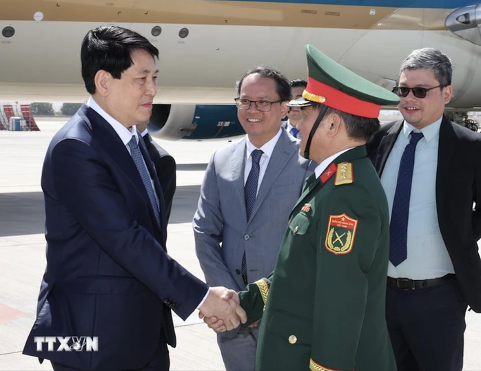Chủ tịch nước Lương Cường đến Santiago, bắt đầu chuyến thăm Chile- Ảnh 7. Chủ tịch nước Lương Cường đến Santiago, bắt đầu chuyến thăm Chile- Ảnh 7.