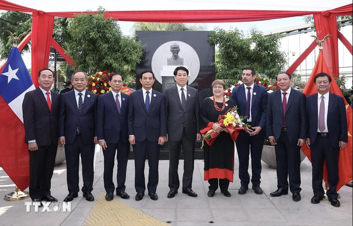 Chủ tịch nước Lương Cường đặt vòng hoa tưởng niệm Chủ tịch Hồ Chí Minh tại Chile- Ảnh 14. Chủ tịch nước Lương Cường đặt vòng hoa tưởng niệm Chủ tịch Hồ Chí Minh tại Chile- Ảnh 14.
