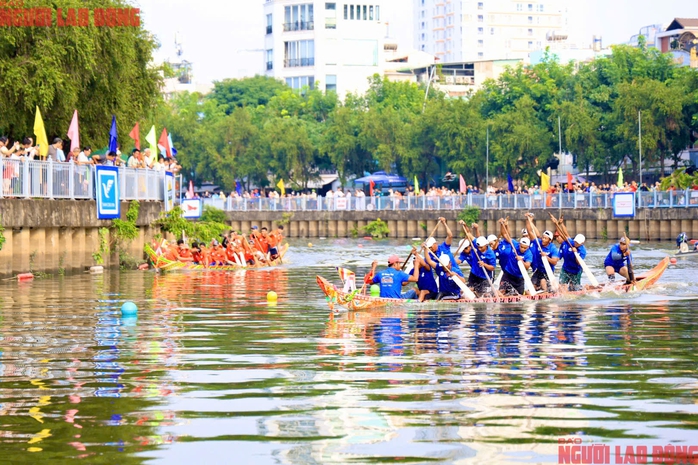 Cuối tuần 12 đội ghe ngo tranh tài nảy lửa trên kênh Nhiêu Lộc - Thị Nghè- Ảnh 5. Cuối tuần 12 đội ghe ngo tranh tài nảy lửa trên kênh Nhiêu Lộc - Thị Nghè- Ảnh 5.
