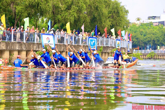 Cuối tuần 12 đội ghe ngo tranh tài nảy lửa trên kênh Nhiêu Lộc - Thị Nghè- Ảnh 9. Cuối tuần 12 đội ghe ngo tranh tài nảy lửa trên kênh Nhiêu Lộc - Thị Nghè- Ảnh 9.