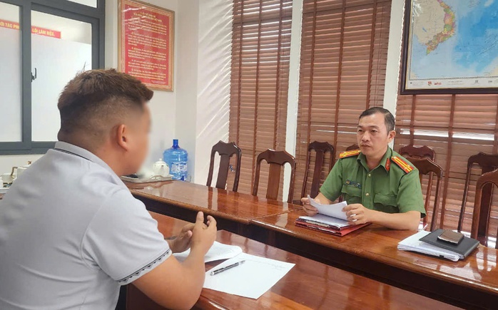 Vì sao người tổ chức giải bóng đá có đội "AE GFDI" bị phạt?
- Ảnh 1. Vì sao người tổ chức giải bóng đá có đội "AE GFDI" bị phạt?
- Ảnh 1.