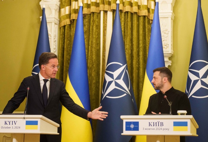 Tổng Thư ký NATO Mark Rutte (trái) gặp gỡ Tổng thống Ukraine Volodymyr Zelensky tại Kiev hồi đầu tháng 10. Ảnh: The Hill Tổng Thư ký NATO Mark Rutte (trái) gặp gỡ Tổng thống Ukraine Volodymyr Zelensky tại Kiev hồi đầu tháng 10. Ảnh: The Hill