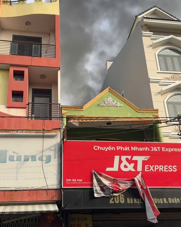Cháy nhà ở đường Bà Hạt, quận 10- Ảnh 3. Cháy nhà ở đường Bà Hạt, quận 10- Ảnh 3.