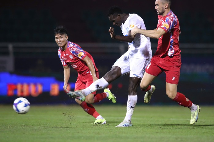 V-League 2024-2025: CLB TP HCM thảm bại trên sân Thống Nhất- Ảnh 3. V-League 2024-2025: CLB TP HCM thảm bại trên sân Thống Nhất- Ảnh 3.