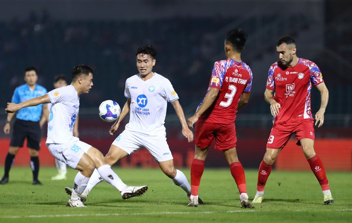 V-League 2024-2025: CLB TP HCM thảm bại trên sân Thống Nhất- Ảnh 2. V-League 2024-2025: CLB TP HCM thảm bại trên sân Thống Nhất- Ảnh 2.
