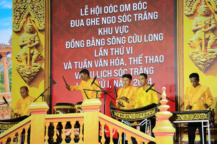 CLIP: Trình diễn nhạc ngũ âm ở Sóc Trăng được xác lập kỷ lục Việt Nam- Ảnh 8. CLIP: Trình diễn nhạc ngũ âm ở Sóc Trăng được xác lập kỷ lục Việt Nam- Ảnh 8.
