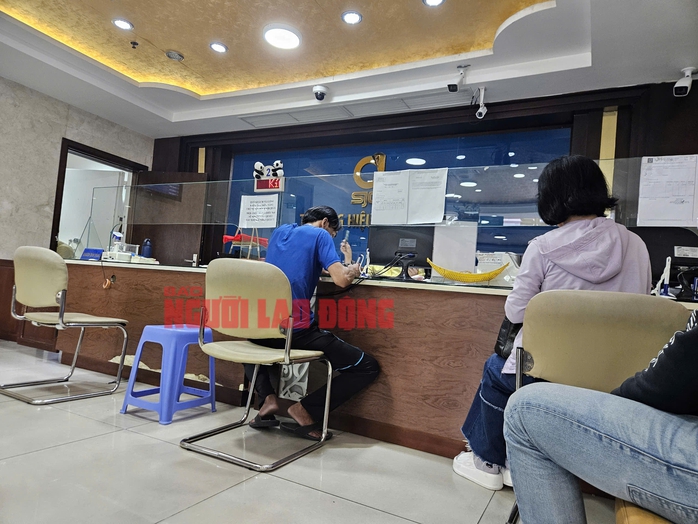 Hình ảnh bất ngờ tại Công ty vàng SJC khi giá vàng miếng lao dốc- Ảnh 1. Hình ảnh bất ngờ tại Công ty vàng SJC khi giá vàng miếng lao dốc- Ảnh 1.