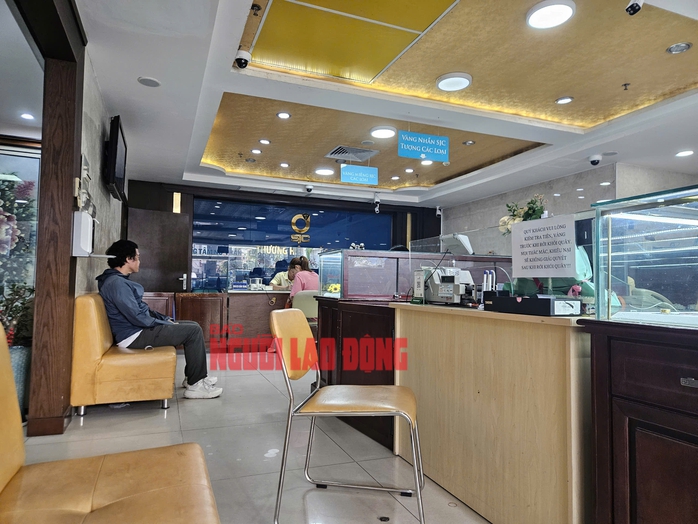Hình ảnh bất ngờ tại Công ty vàng SJC khi giá vàng miếng lao dốc- Ảnh 2. Hình ảnh bất ngờ tại Công ty vàng SJC khi giá vàng miếng lao dốc- Ảnh 2.