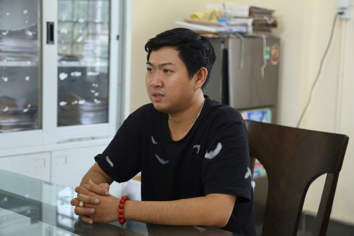 Bắt tạm giam người đàn ông đấm vào mặt CSGT ở Bình Dương- Ảnh 1. Bắt tạm giam người đàn ông đấm vào mặt CSGT ở Bình Dương- Ảnh 1.