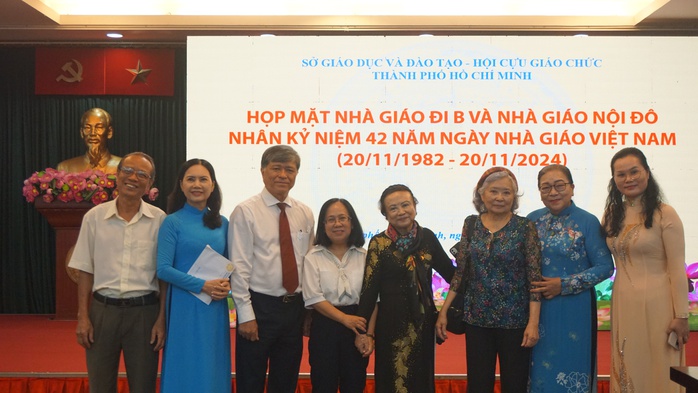 Xúc động cuộc gặp mặt của những nhà giáo đi B, nhà giáo nội đô- Ảnh 5. Xúc động cuộc gặp mặt của những nhà giáo đi B, nhà giáo nội đô- Ảnh 5.
