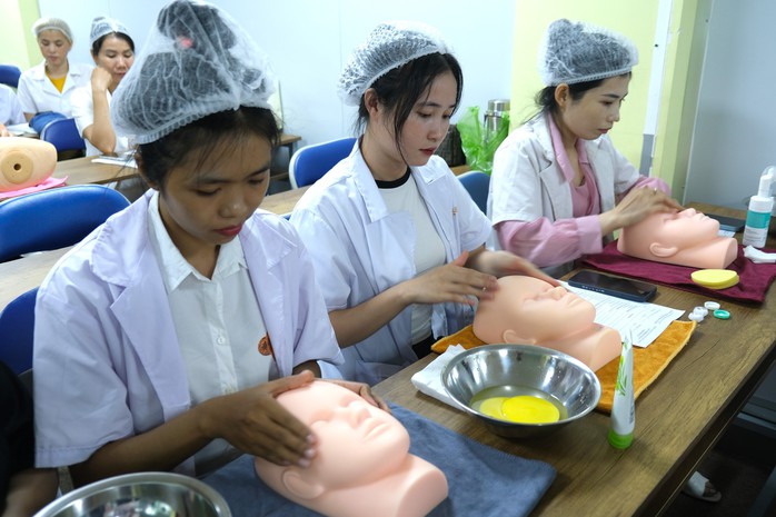 Vì sao ngành chăm sóc sắc đẹp thu hút học sinh?- Ảnh 3. Vì sao ngành chăm sóc sắc đẹp thu hút học sinh?- Ảnh 3.