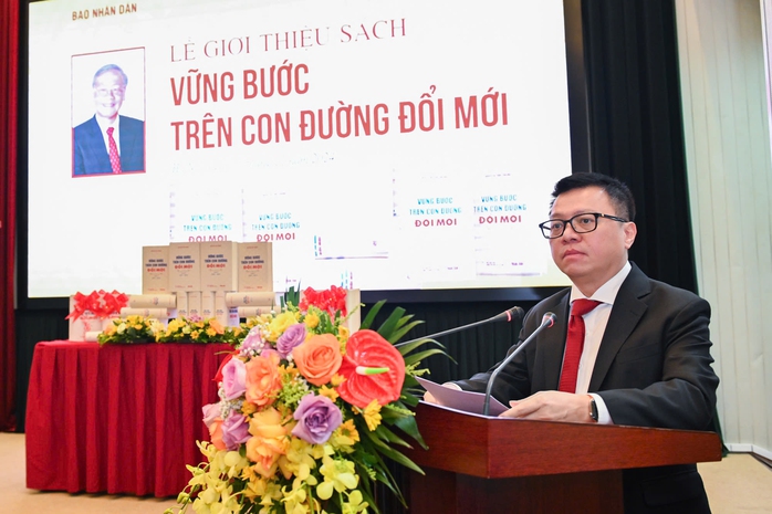Giới thiệu bộ sách "Vững bước trên con đường đổi mới" của cố Tổng Bí thư Nguyễn Phú Trọng- Ảnh 1. Giới thiệu bộ sách "Vững bước trên con đường đổi mới" của cố Tổng Bí thư Nguyễn Phú Trọng- Ảnh 1.