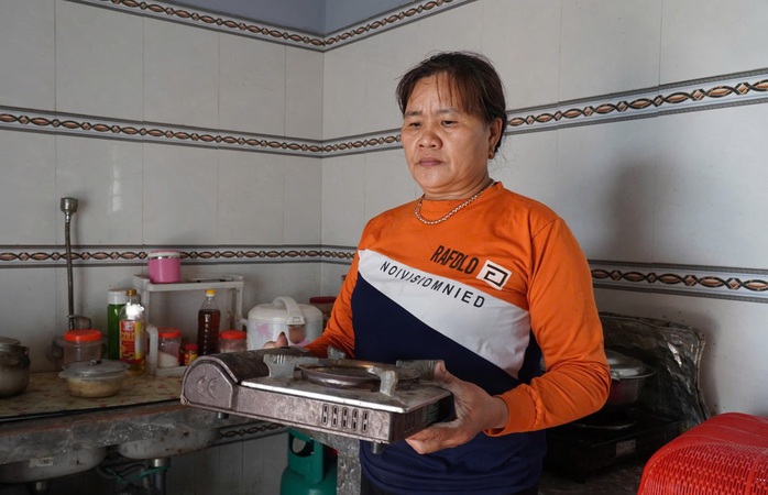 Gần 200 hộ dân ở Thanh Hóa khốn khổ vì điện yếu- Ảnh 2. Gần 200 hộ dân ở Thanh Hóa khốn khổ vì điện yếu- Ảnh 2.