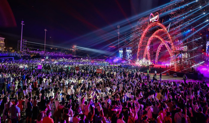 Khai mở xứ sở diệu kỳ mùa lễ hội với supershow 8WONDER Winter 2024- Ảnh 1. Khai mở xứ sở diệu kỳ mùa lễ hội với supershow 8WONDER Winter 2024- Ảnh 1.