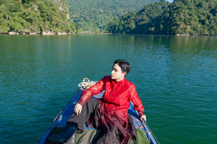 Anh Duy vượt hơn 15.000 km để "Ngân nga Việt Nam"- Ảnh 1. Anh Duy vượt hơn 15.000 km để "Ngân nga Việt Nam"- Ảnh 1.