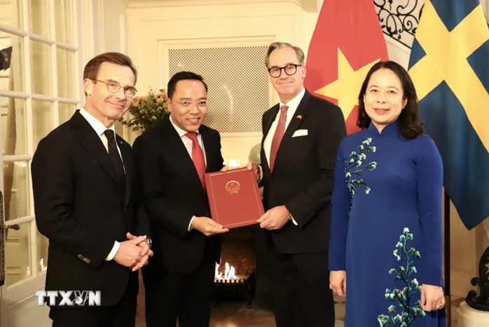 Phó Chủ tịch nước thăm nước Tây Âu đầu tiên thiết lập quan hệ ngoại giao với Việt Nam- Ảnh 2. Phó Chủ tịch nước thăm nước Tây Âu đầu tiên thiết lập quan hệ ngoại giao với Việt Nam- Ảnh 2.