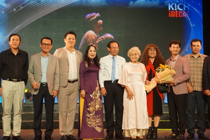 Lãnh đạo TP HCM tham dự khai mạc Liên hoan Sân khấu TP HCM lần 1 - năm 2024- Ảnh 1. Lãnh đạo TP HCM tham dự khai mạc Liên hoan Sân khấu TP HCM lần 1 - năm 2024- Ảnh 1.