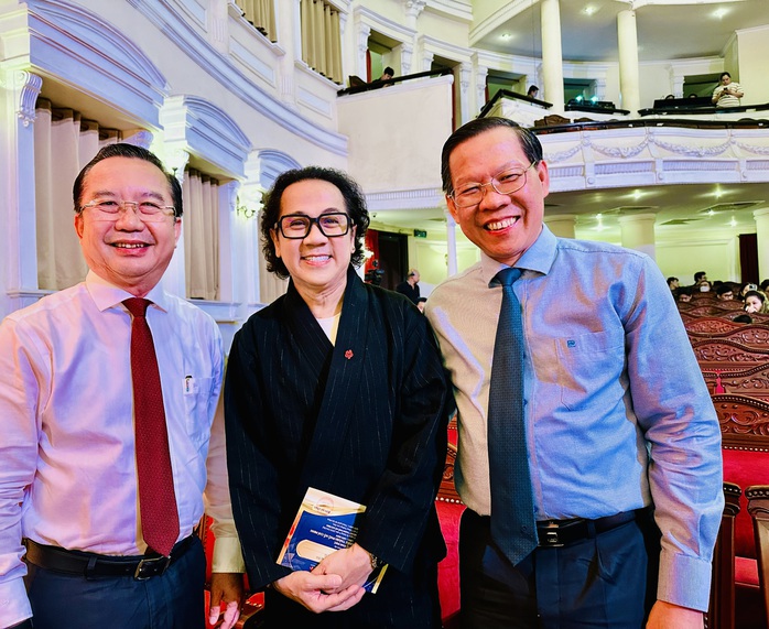 Lãnh đạo TP HCM tham dự khai mạc Liên hoan Sân khấu TP HCM lần 1 - năm 2024- Ảnh 2. Lãnh đạo TP HCM tham dự khai mạc Liên hoan Sân khấu TP HCM lần 1 - năm 2024- Ảnh 2.