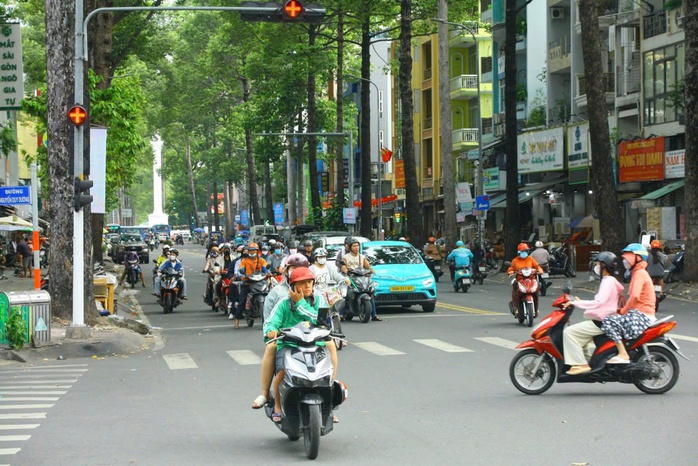 Thời tiết TP HCM hôm nay, 14-11: Ngày chủ yếu có nắng- Ảnh 1. Thời tiết TP HCM hôm nay, 14-11: Ngày chủ yếu có nắng- Ảnh 1.