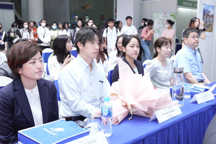 Đại diện nhiều doanh nghiệp đến Trường ĐH Mở TP HCM để tìm kiếm nhân sự Đại diện nhiều doanh nghiệp đến Trường ĐH Mở TP HCM để tìm kiếm nhân sự