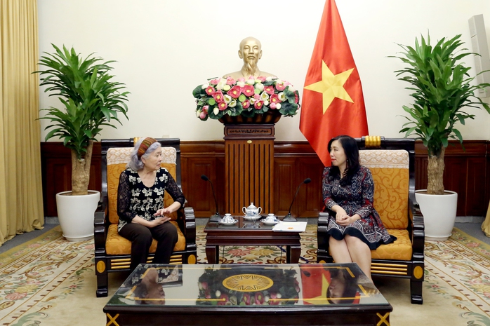 Thứ trưởng Lê Thị Thu Hằng tiếp bà Trần Tố Nga- Ảnh 1. Thứ trưởng Lê Thị Thu Hằng tiếp bà Trần Tố Nga- Ảnh 1.
