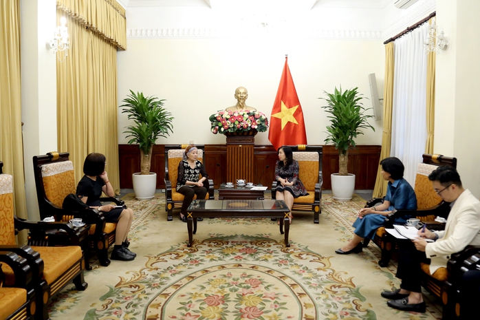 Thứ trưởng Lê Thị Thu Hằng tiếp bà Trần Tố Nga- Ảnh 3. Thứ trưởng Lê Thị Thu Hằng tiếp bà Trần Tố Nga- Ảnh 3.