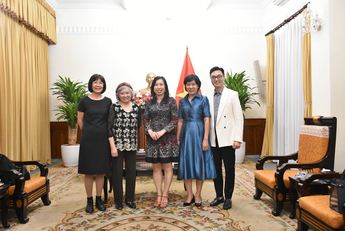 Thứ trưởng Lê Thị Thu Hằng tiếp bà Trần Tố Nga- Ảnh 4. Thứ trưởng Lê Thị Thu Hằng tiếp bà Trần Tố Nga- Ảnh 4.