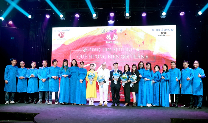 "Quê hương biển gọi" trở lại với chủ đề "Mẹ"
- Ảnh 2. "Quê hương biển gọi" trở lại với chủ đề "Mẹ"
- Ảnh 2.
