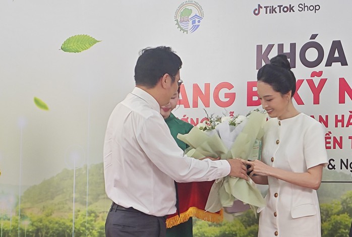 Hoa hậu Trương Hồ Phương Nga sẽ livestream bán nông sản TP HCM- Ảnh 1. Hoa hậu Trương Hồ Phương Nga sẽ livestream bán nông sản TP HCM- Ảnh 1.