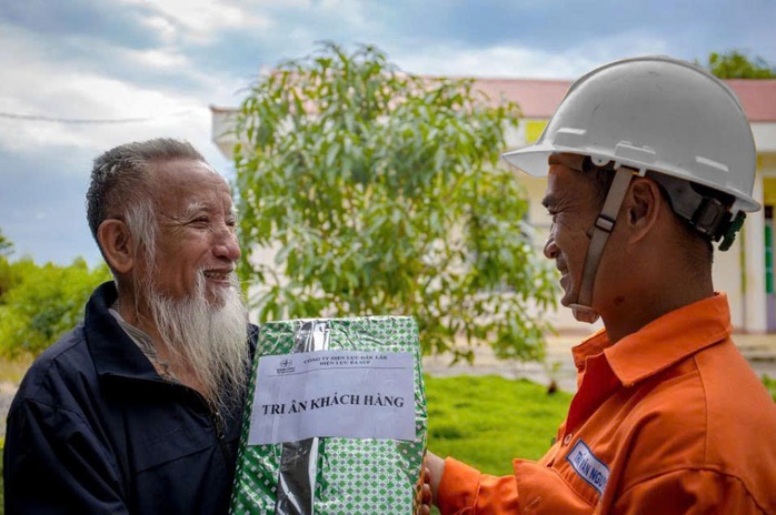 Tổng công ty Điện lực miền Trung tổ chức chương trình Tháng Tri ân khách hàng 2024- Ảnh 1. Tổng công ty Điện lực miền Trung tổ chức chương trình Tháng Tri ân khách hàng 2024- Ảnh 1.