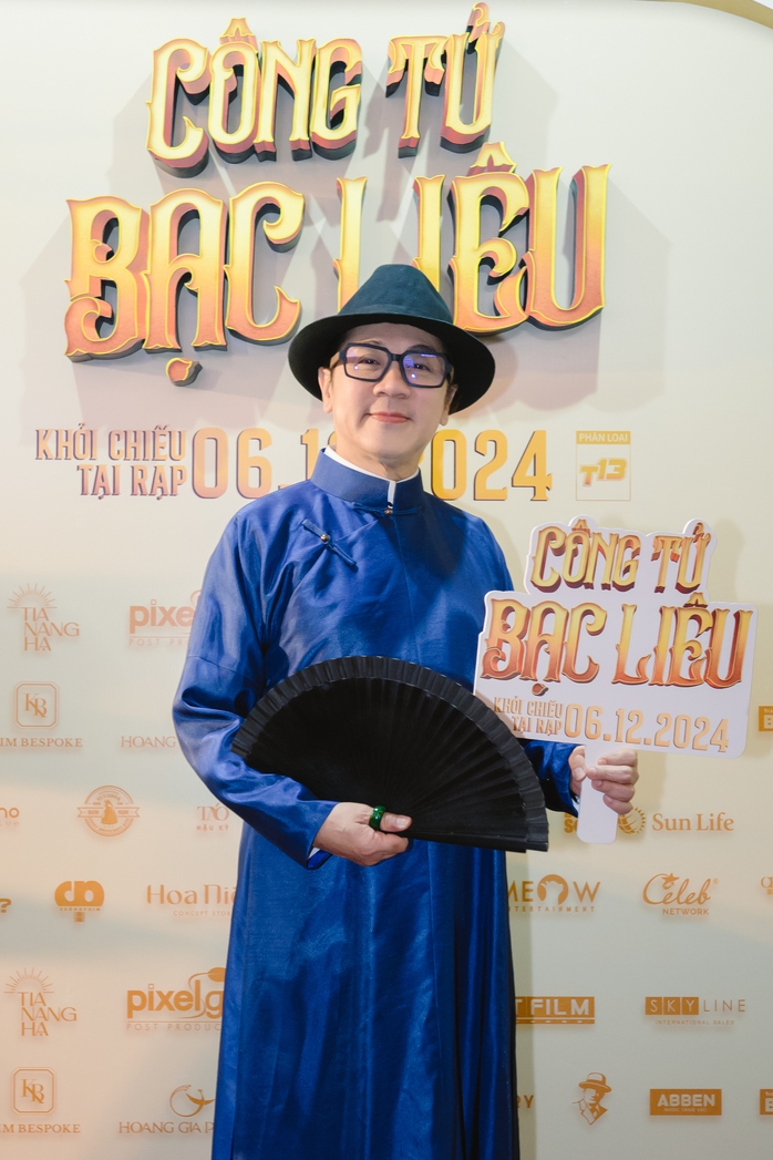 "Hội đồng Lịnh" Thành Lộc đối đầu với "Bá hộ Kim"
Hữu Châu trong phim "Công tử Bạc Liêu"- Ảnh 2. "Hội đồng Lịnh" Thành Lộc đối đầu với "Bá hộ Kim"
Hữu Châu trong phim "Công tử Bạc Liêu"- Ảnh 2.