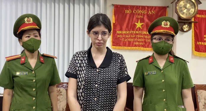 Người mẫu An Tây: "Em đã tự hủy hoại tương lai của mình"- Ảnh 1. Người mẫu An Tây: "Em đã tự hủy hoại tương lai của mình"- Ảnh 1.